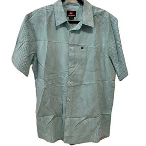 NWT (New with Tag) Quiksilver Casual Button Down Shirt in Medium
